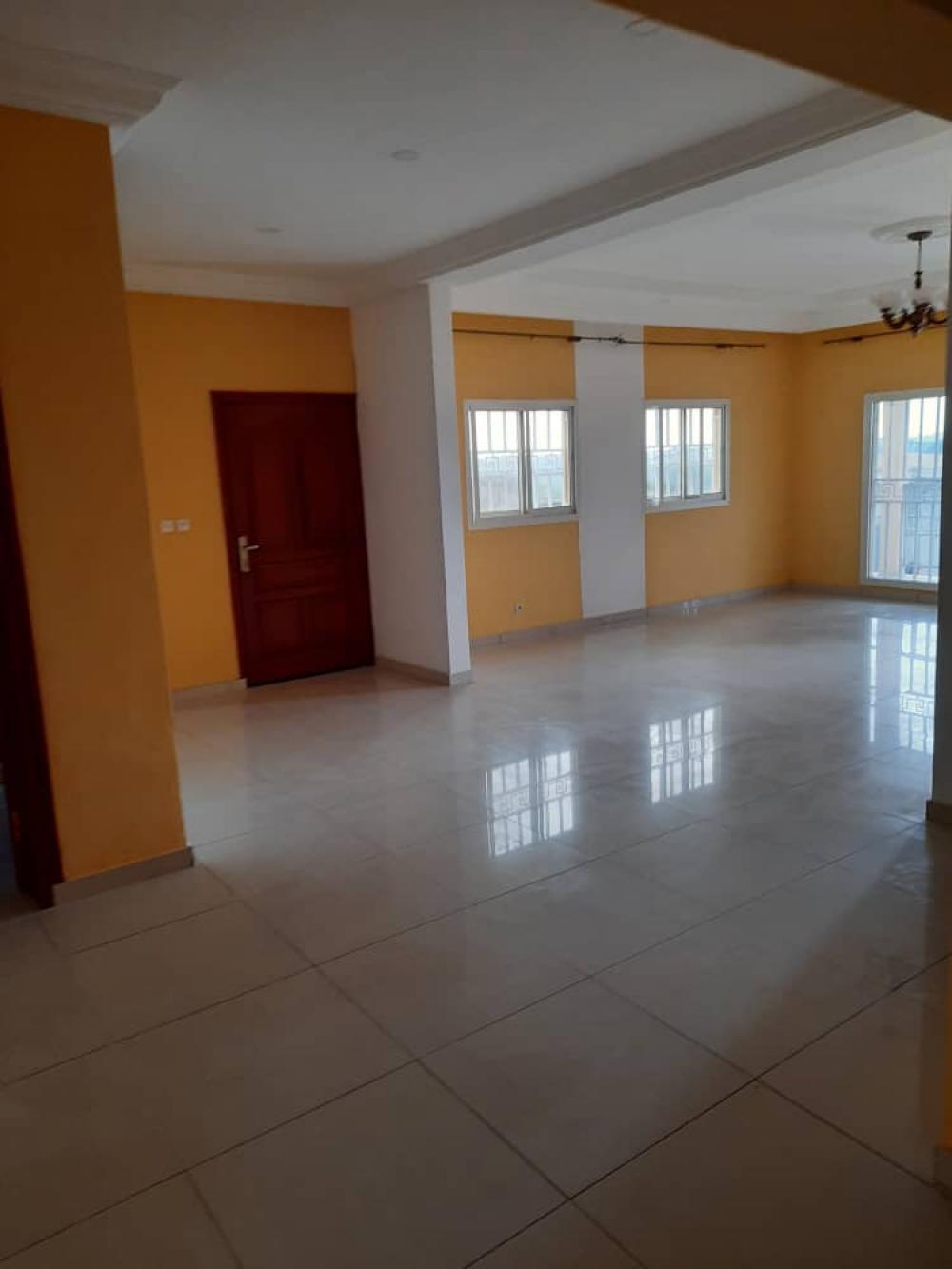 Villa 3 chambres à louer à Libreville, Charbonnages. Prix: 400 000 FcfaPhoto Annonce Gabonhome 