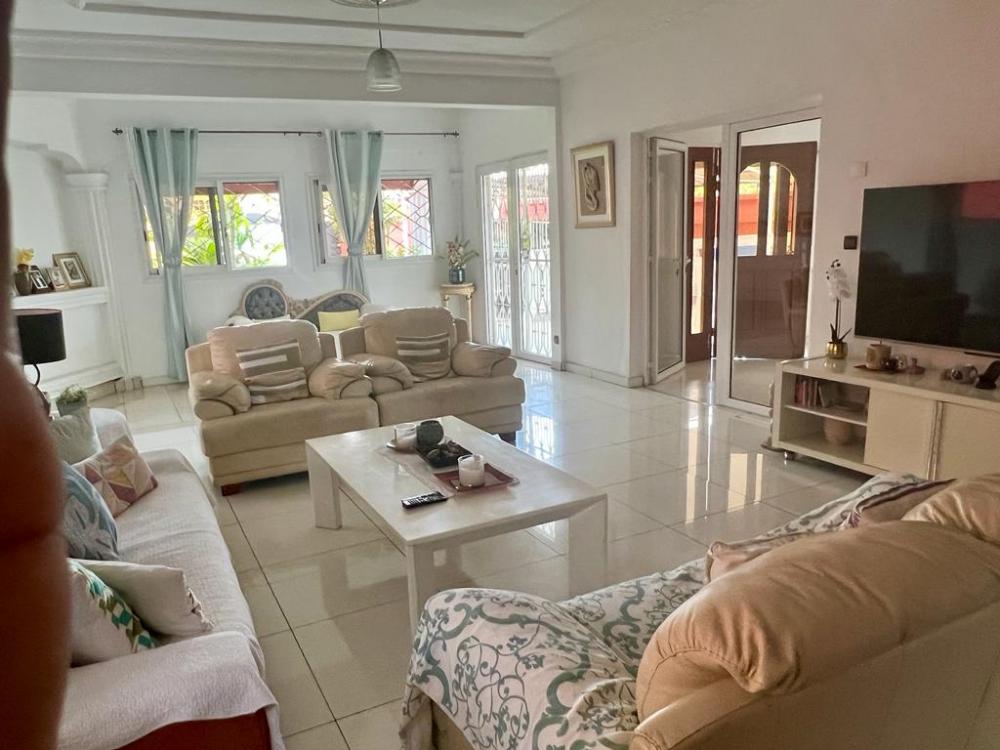 Villa 5 chambres à louer à Libreville, 1-Autre. Prix: 2 000 000 FcfaPhoto Annonce Gabonhome 0