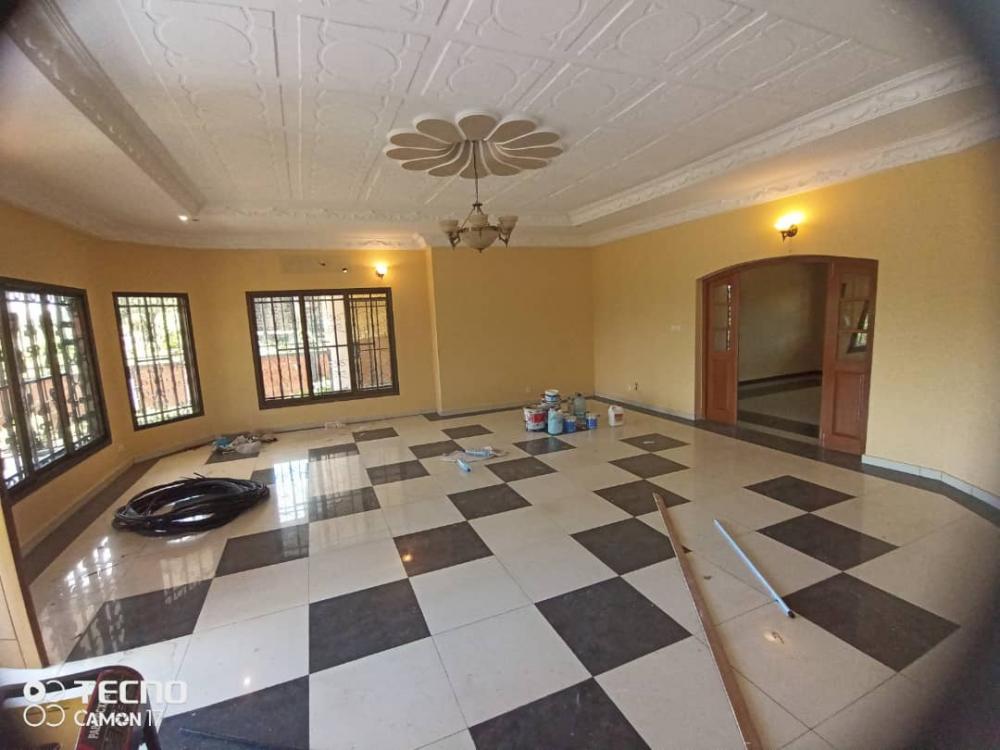 Villa 8 chambres à louer à Libreville, Angondjé. Prix: 850 000 FcfaPhoto Annonce Gabonhome 0