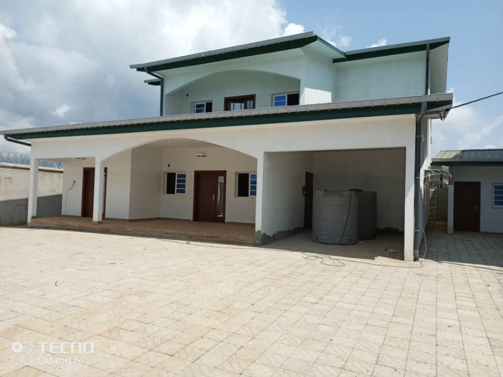 Duplex 4 chambres à vendre à Akanda, Angondjé. Prix: 1 000 000 FcfaPhoto Annonce Gabonhome 0