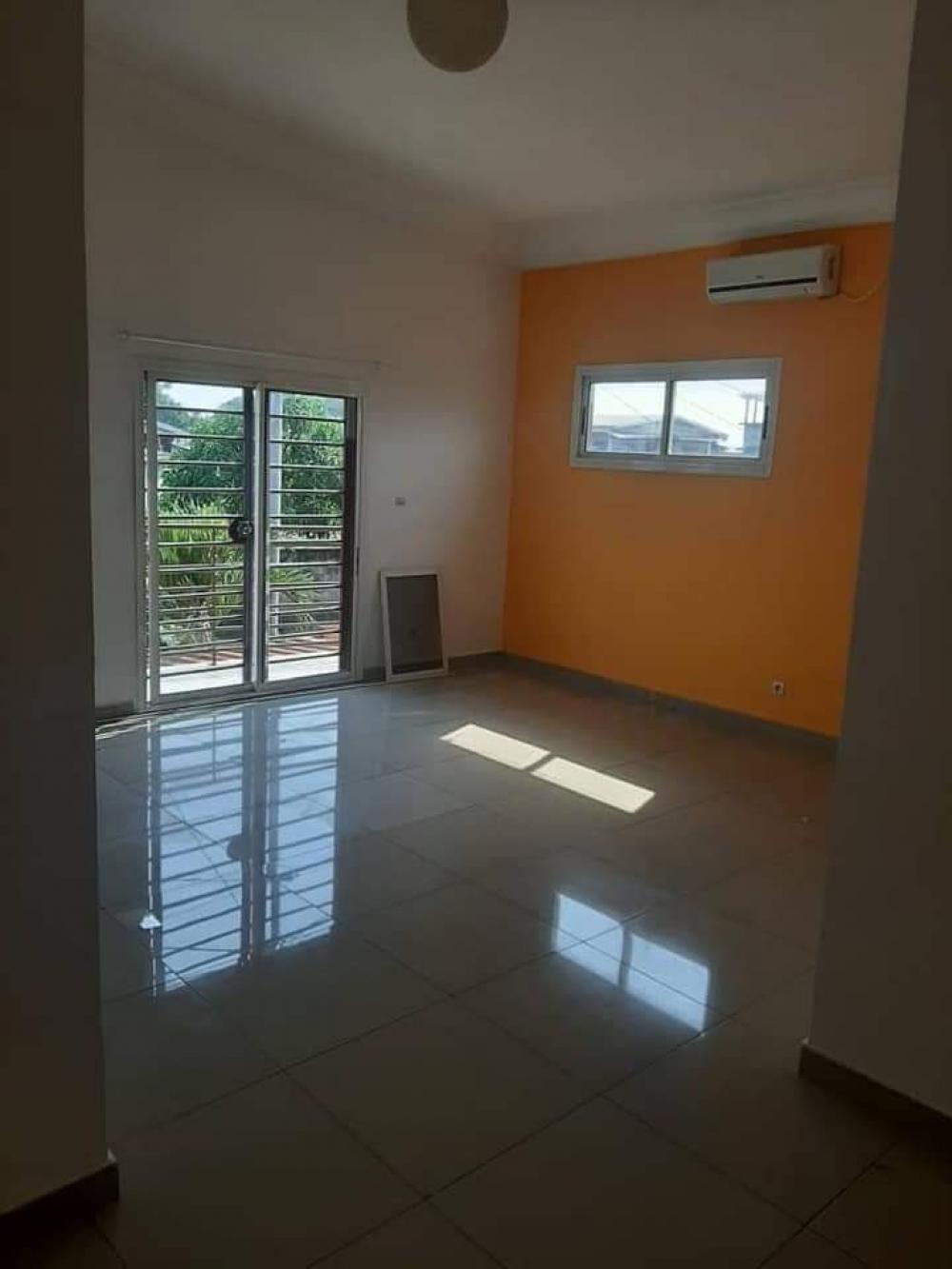 Villa 2 chambres à louer à Libreville, Angondjé. Prix: 460 000 FcfaPhoto Annonce Gabonhome 0