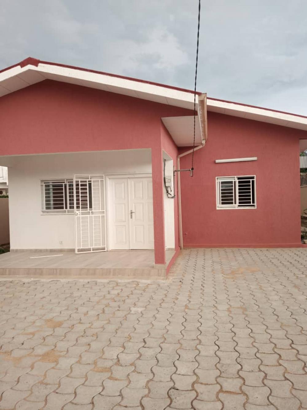 Villa 3 chambres à louer à Libreville, Angondjé. Prix: 800 000 FcfaPhoto Annonce Gabonhome 0