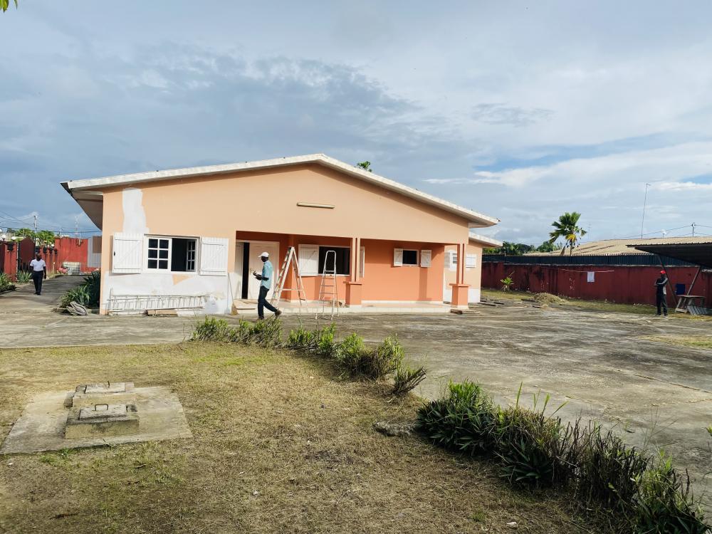 Villa 5 chambres à louer à Libreville, Angondjé. Prix: 1 500 000 FcfaPhoto Annonce Gabonhome 0