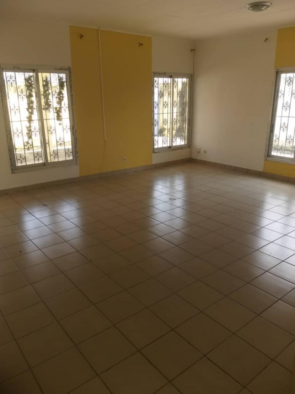 Appartement 3 chambres à louer à Libreville, Okala. Prix: 400 000 FcfaPhoto Annonce Gabonhome 0