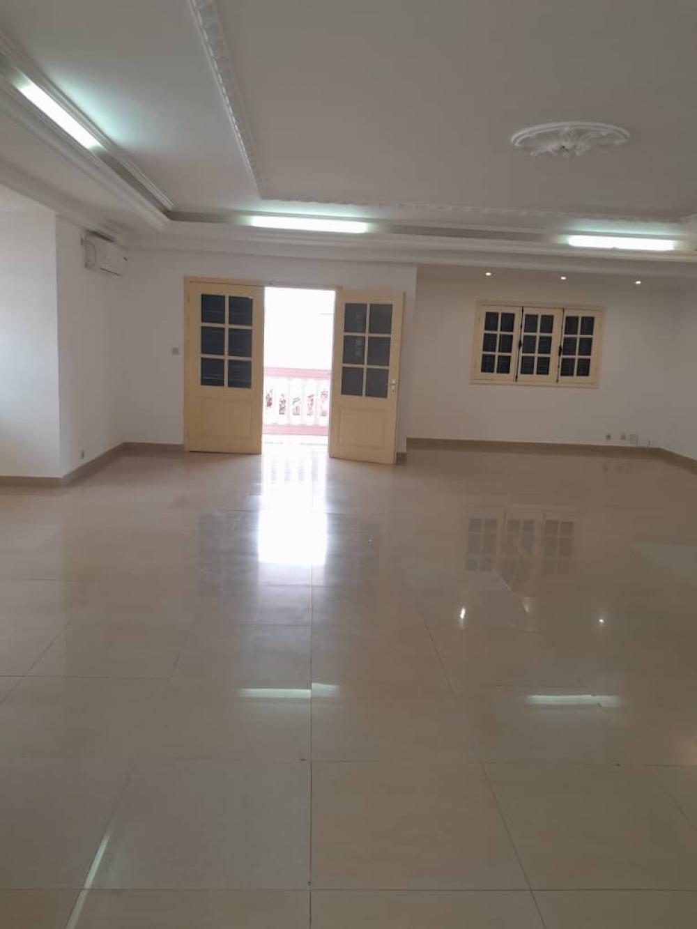 Appartement 4 chambres à louer à Libreville, La sablière. Prix: 1 000 000 FcfaPhoto Annonce Gabonhome 0