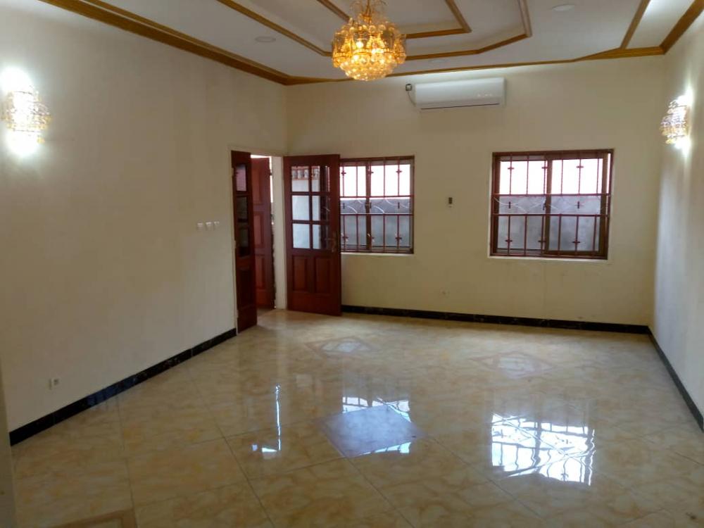 Maison 3 chambres à louer à Owendo, SNI. Prix: 400 000 FcfaPhoto Annonce Gabonhome 0