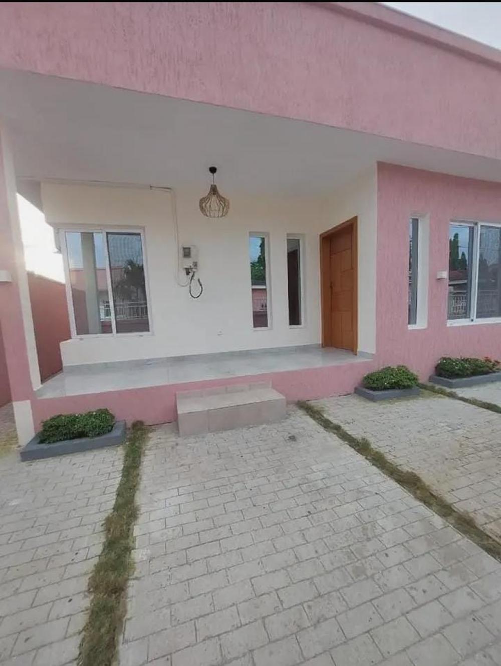 Villa 3 chambres à louer à Libreville, Okala. Prix: 500 000 FcfaPhoto Annonce Gabonhome 0