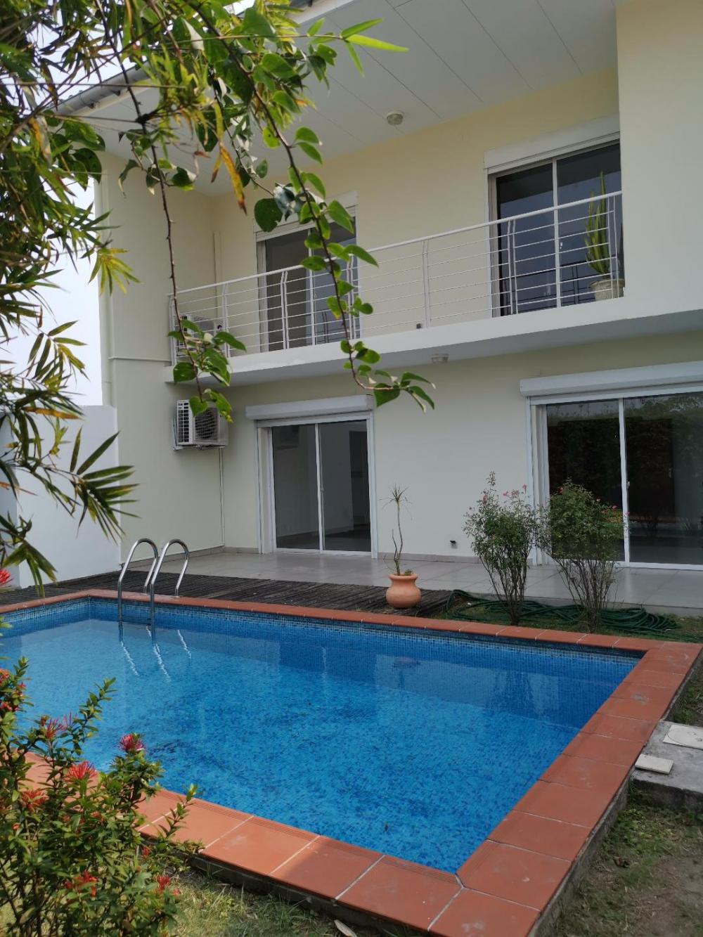 Villa 4 chambres à louer à Libreville, Okala. Prix: 1 210 000 FcfaPhoto Annonce Gabonhome 0