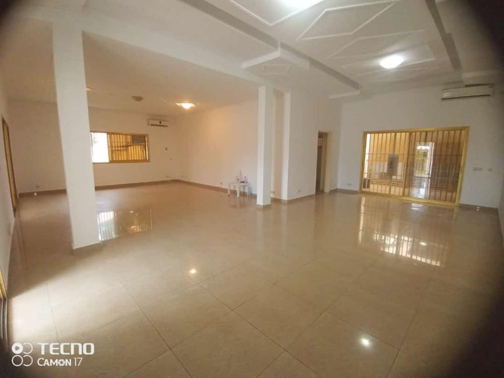 Villa 4 chambres à louer à Libreville, La sablière. Prix: 1 500 000 FcfaPhoto Annonce Gabonhome 0