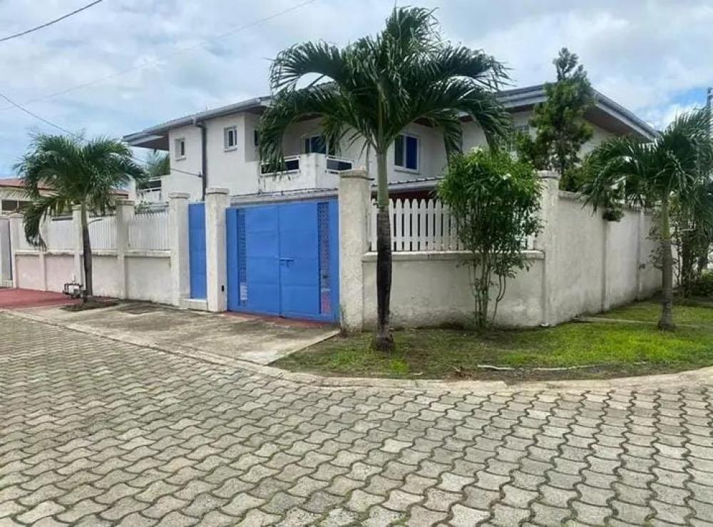 Duplex 3 chambres à louer à Libreville, La sablière. Prix: 1 100 000 FcfaPhoto Annonce Gabonhome 0