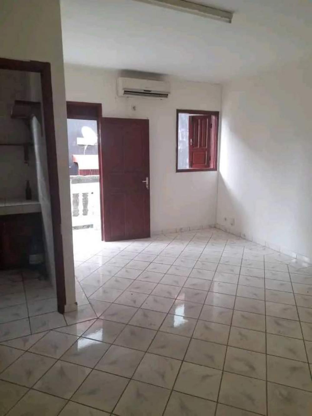 Studio  à louer à Libreville, Angondjé. Prix: 180 000 FcfaPhoto Annonce Gabonhome 0