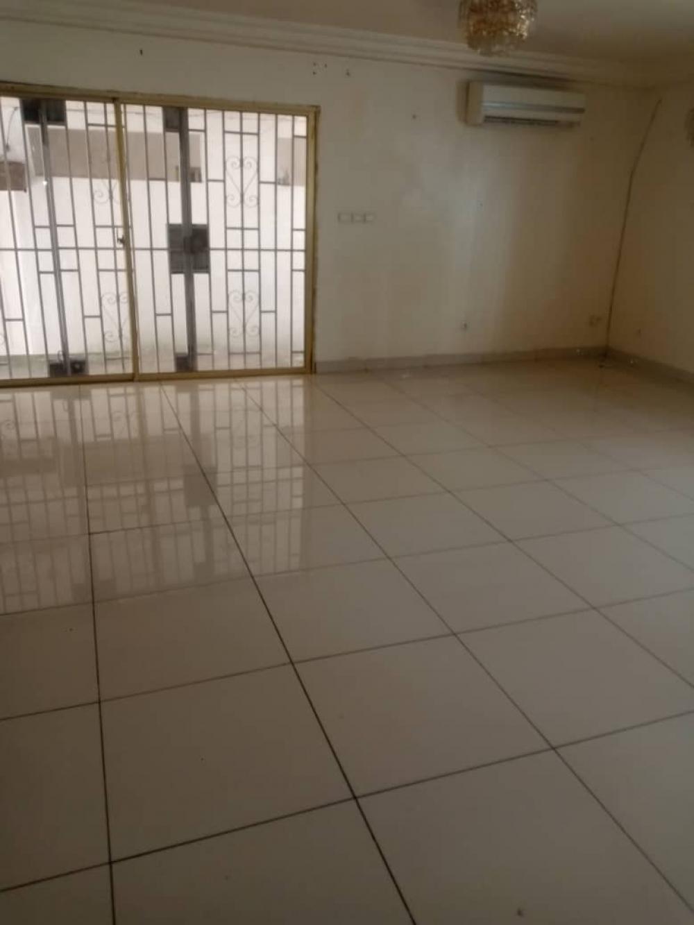 Appartement 3 chambres à louer à Libreville, Louis. Prix: 550 000 FcfaPhoto Annonce Gabonhome 