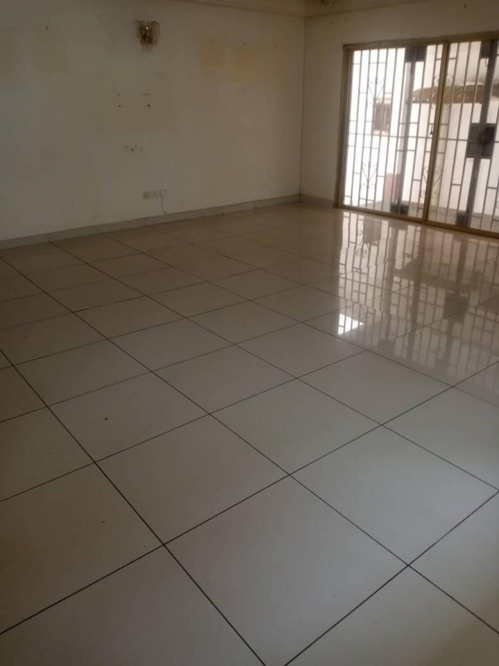 Appartement 3 chambres à louer à Libreville, Louis. Prix: 550 000 FcfaPhoto Annonce Gabonhome 0