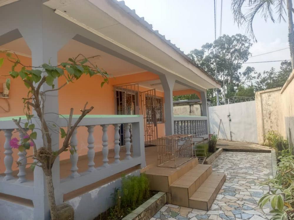 Villa 4 chambres à louer à Libreville, Angondjé. Prix: 750 000 FcfaPhoto Annonce Gabonhome 0