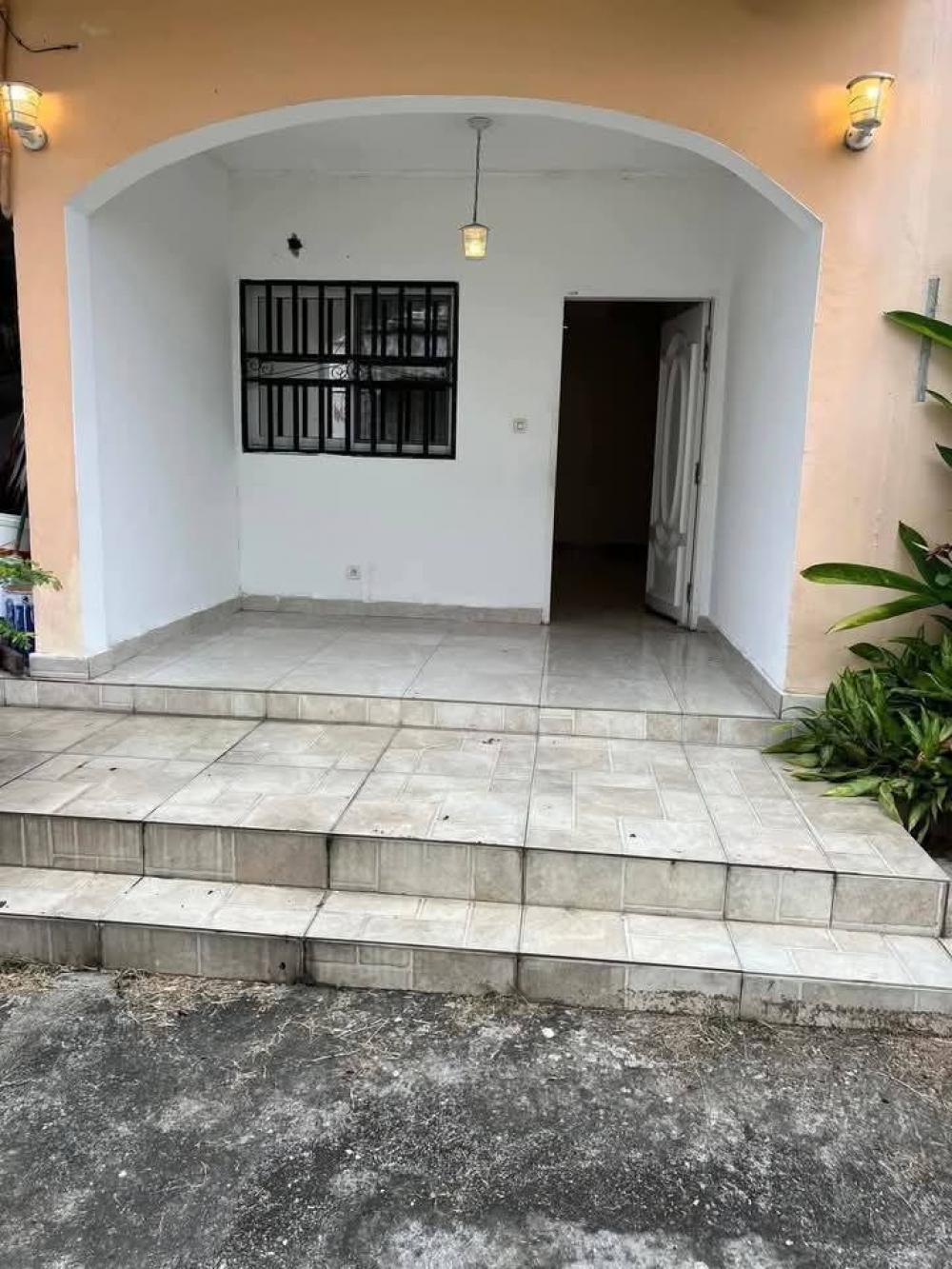 Appartement 2 chambres à louer à Libreville, Bas de gué-gué. Prix: 350 000 FcfaPhoto Annonce Gabonhome 0