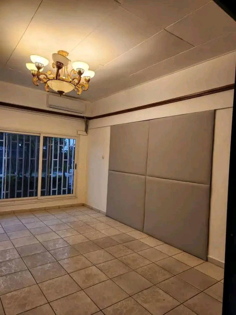 Villa 3 chambres à louer à Libreville, Charbonnages. Prix: 600 000 FcfaPhoto Annonce Gabonhome 0