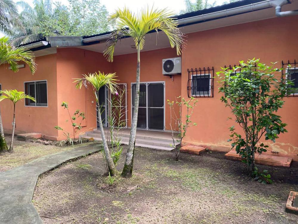 Villa 3 chambres à louer à Libreville, Alibandeng. Prix: 1 000 000 FcfaPhoto Annonce Gabonhome 0