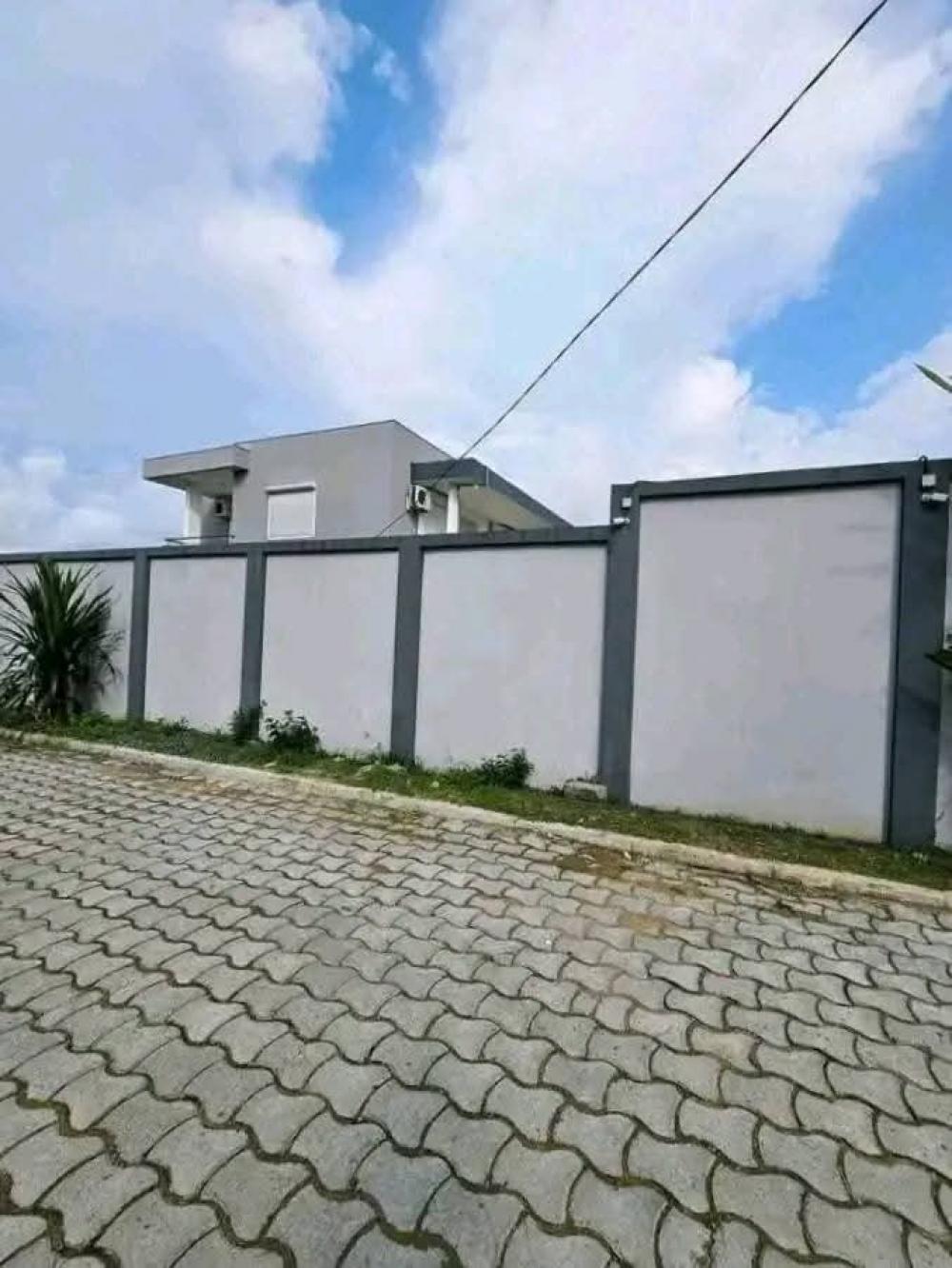 Duplex 3 chambres à louer à Akanda, Angondjé. Prix: 1 000 000 FcfaPhoto Annonce Gabonhome 0
