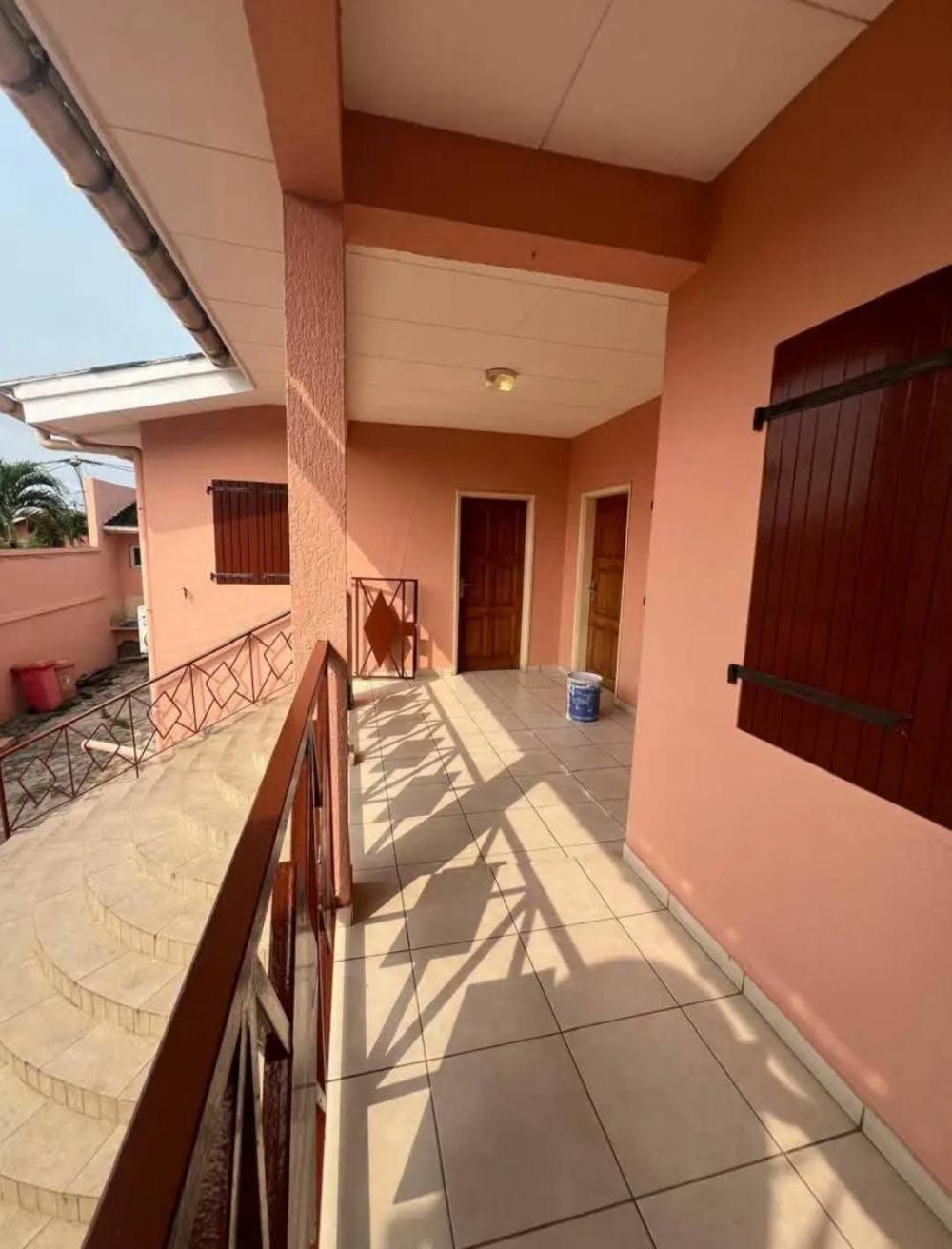 Villa 3 chambres à louer à Akanda, Angondjé. Prix: 900 000 FcfaPhoto Annonce Gabonhome 0