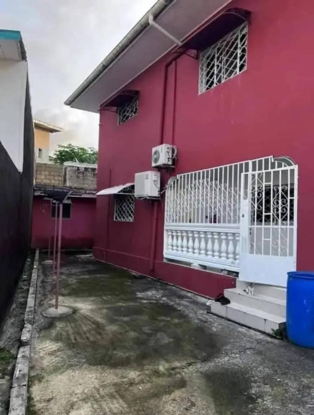 Duplex 5 chambres à louer à Libreville, Bas de gué-gué. Prix: 1 300 000 FcfaPhoto Annonce Gabonhome 0