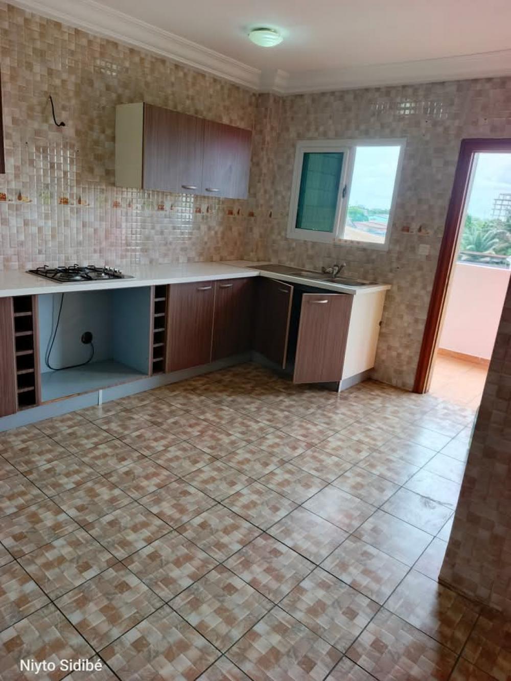 Appartement 3 chambres à louer à Akanda, Angondjé. Prix: 450 000 FcfaPhoto Annonce Gabonhome 0