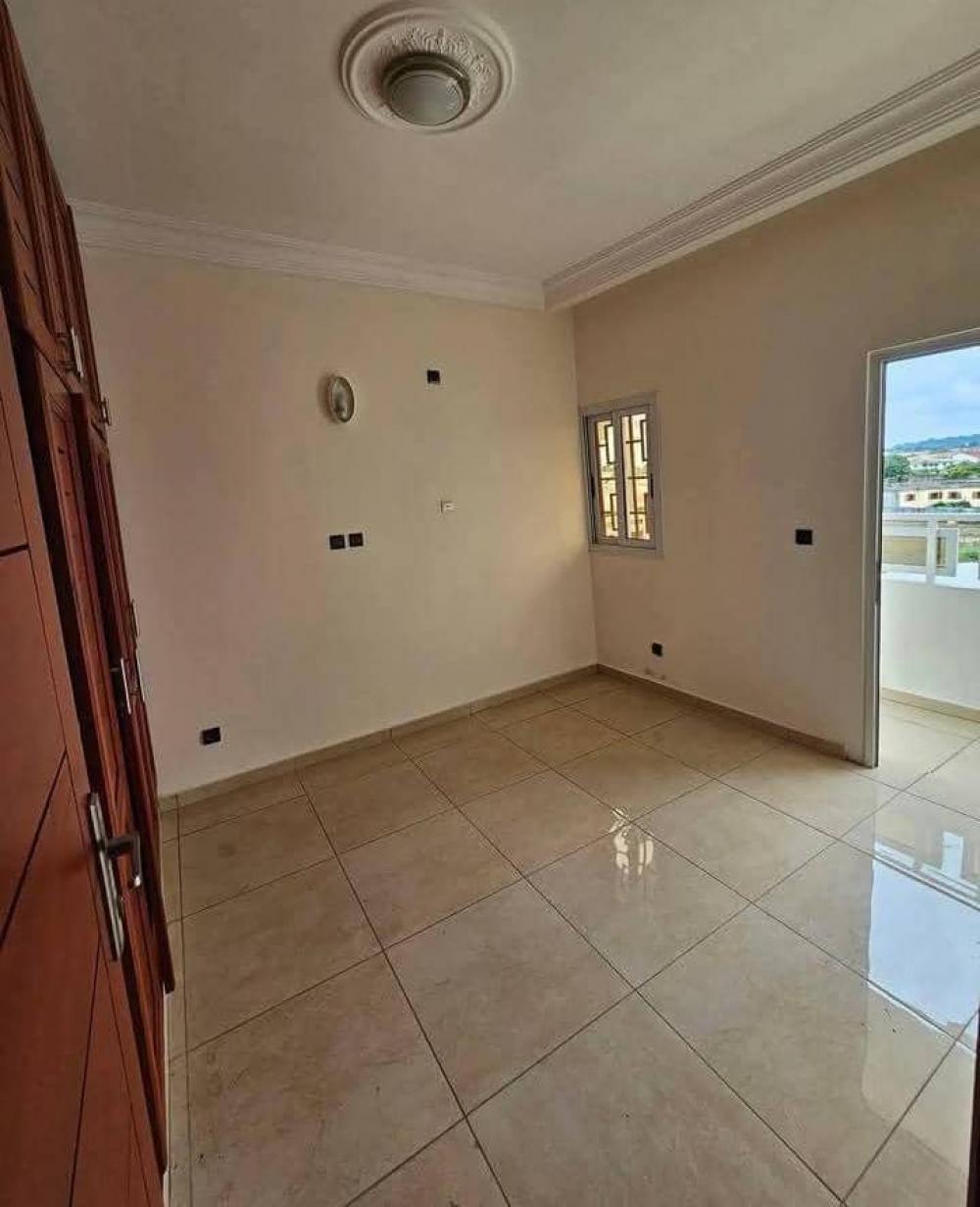 Appartement 2 chambres à louer à Libreville, Bas de gué-gué. Prix: 450 000 FcfaPhoto Annonce Gabonhome 0