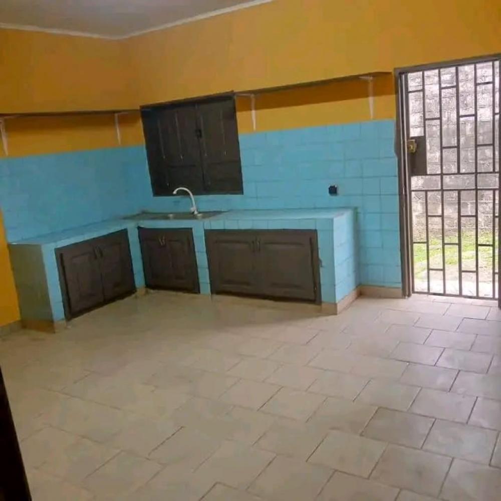 Maison 3 chambres à louer à Libreville, Charbonnages. Prix: 250 000 FcfaPhoto Annonce Gabonhome 0