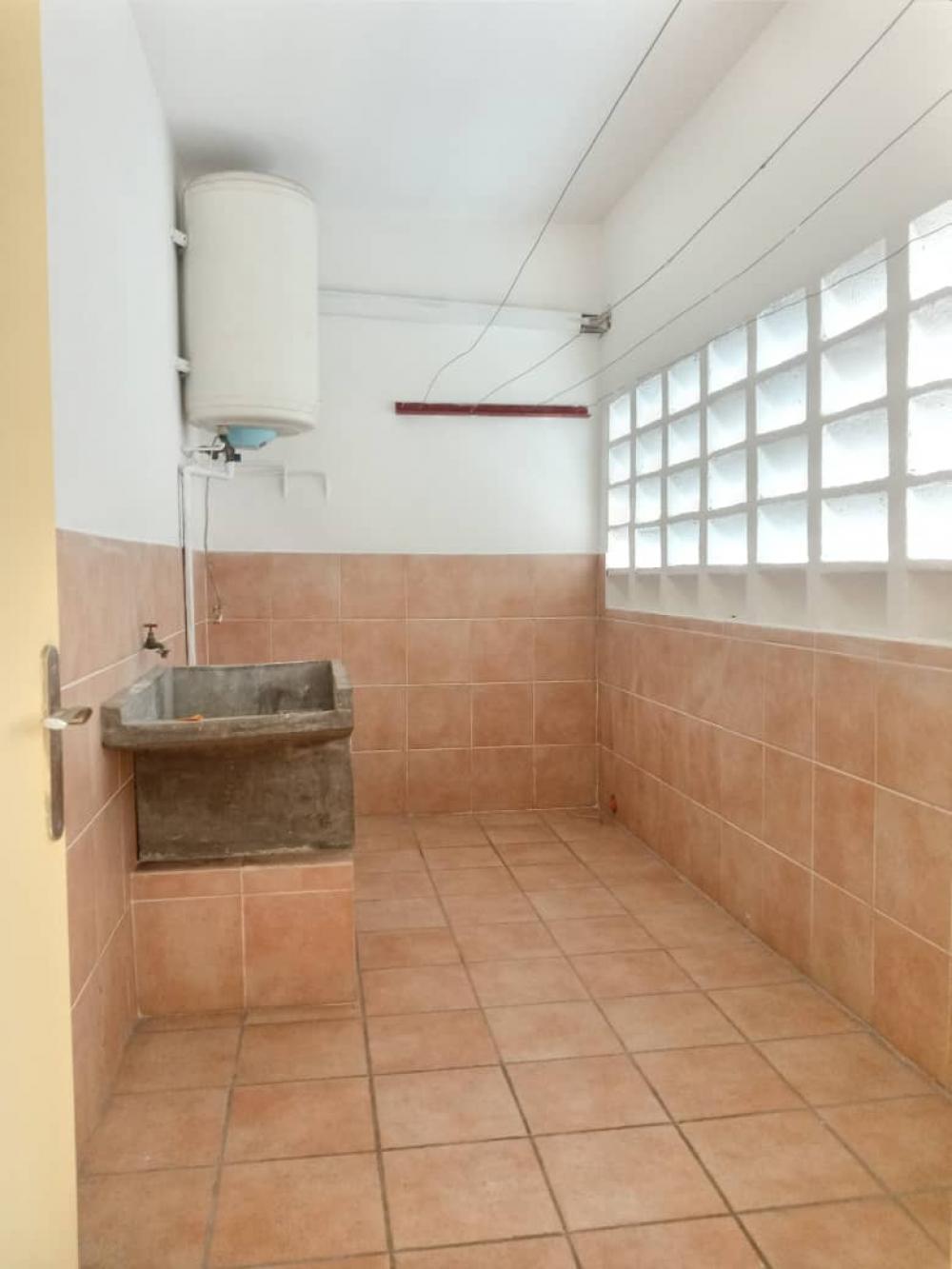 Appartement 3 chambres à louer à Libreville, Bas de gué-gué. Prix: 650 000 FcfaPhoto Annonce Gabonhome 0
