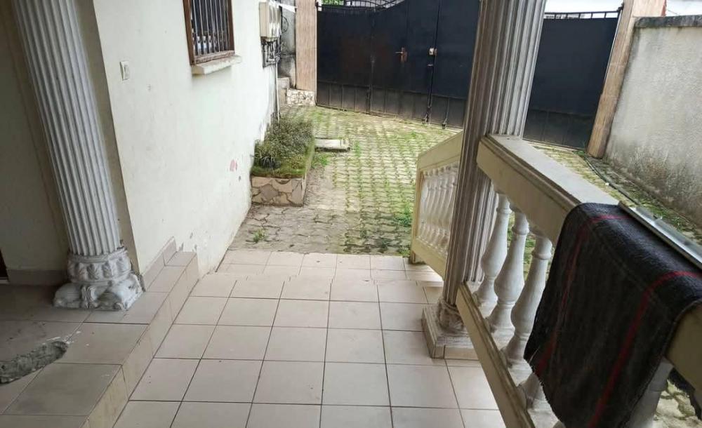 Appartement 2 chambres à louer à Libreville, SNI. Prix: 350 000 FcfaPhoto Annonce Gabonhome 0