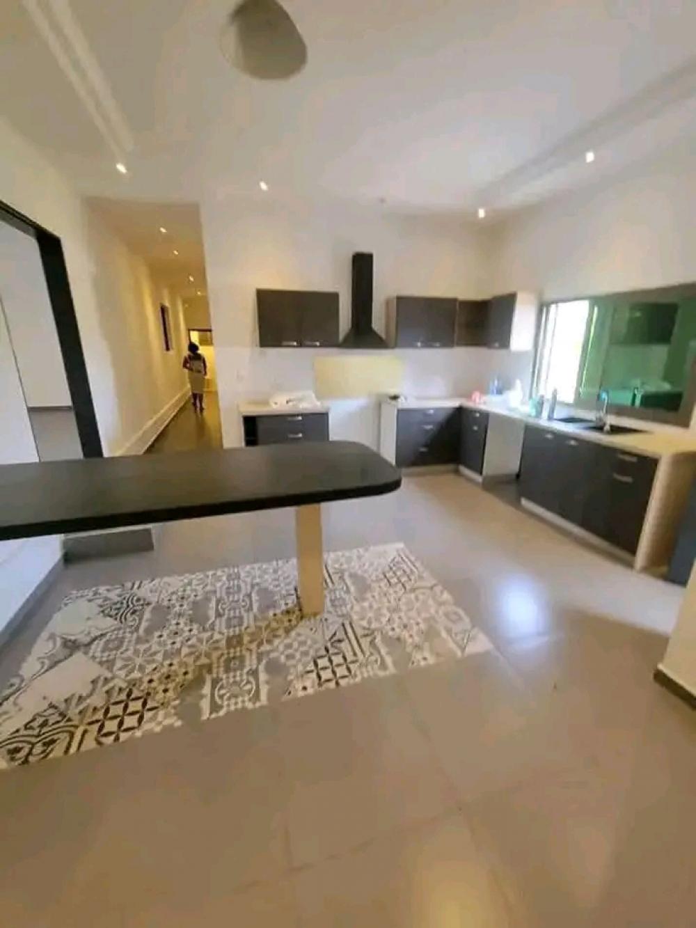 Duplex 4 chambres à louer à Libreville, Bas de gué-gué. Prix: 9 000 000 FcfaPhoto Annonce Gabonhome 0