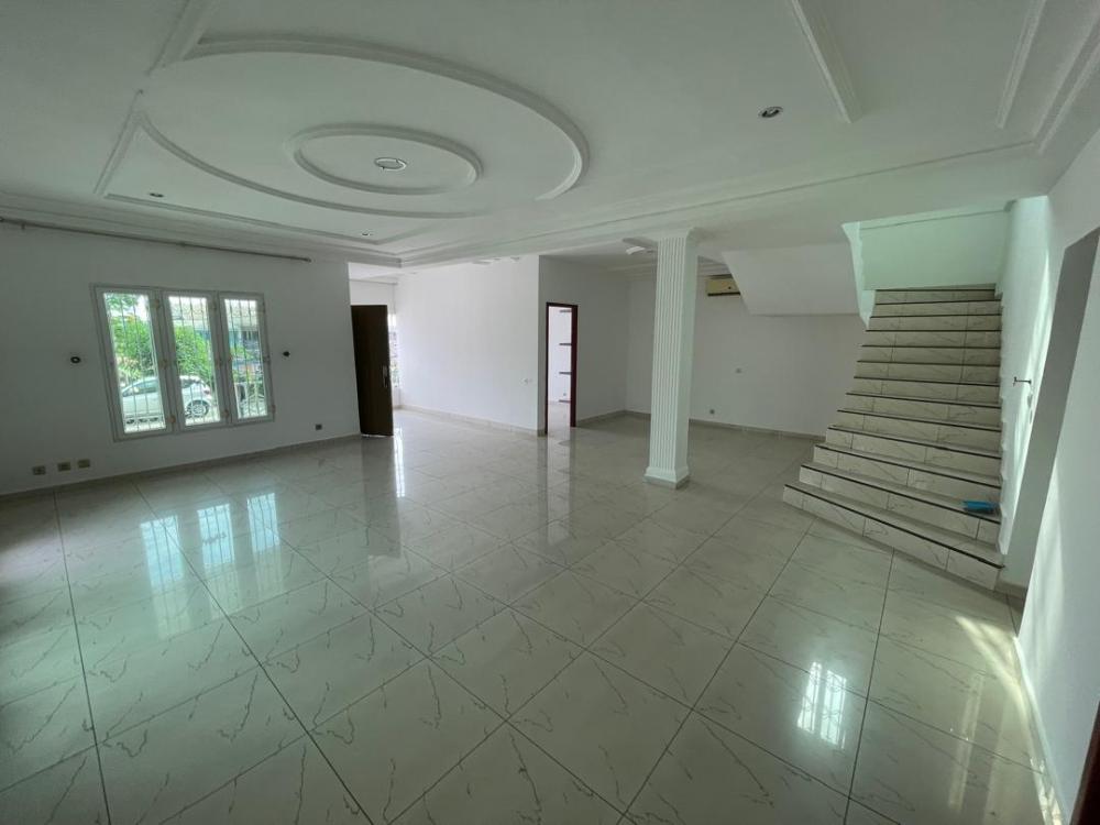 Appartement 3 chambres à louer à Libreville, Cité Damas. Prix: 600 000 FcfaPhoto Annonce Gabonhome 0