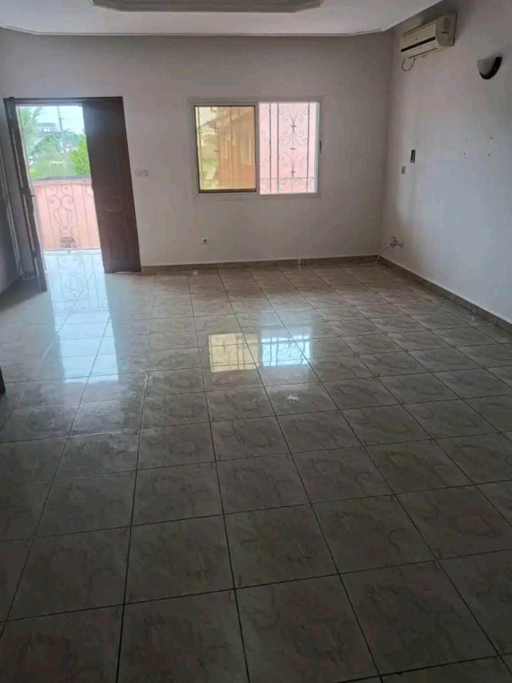 Appartement 2 chambres à louer à Akanda, Angondjé. Prix: 400 000 FcfaPhoto Annonce Gabonhome 0