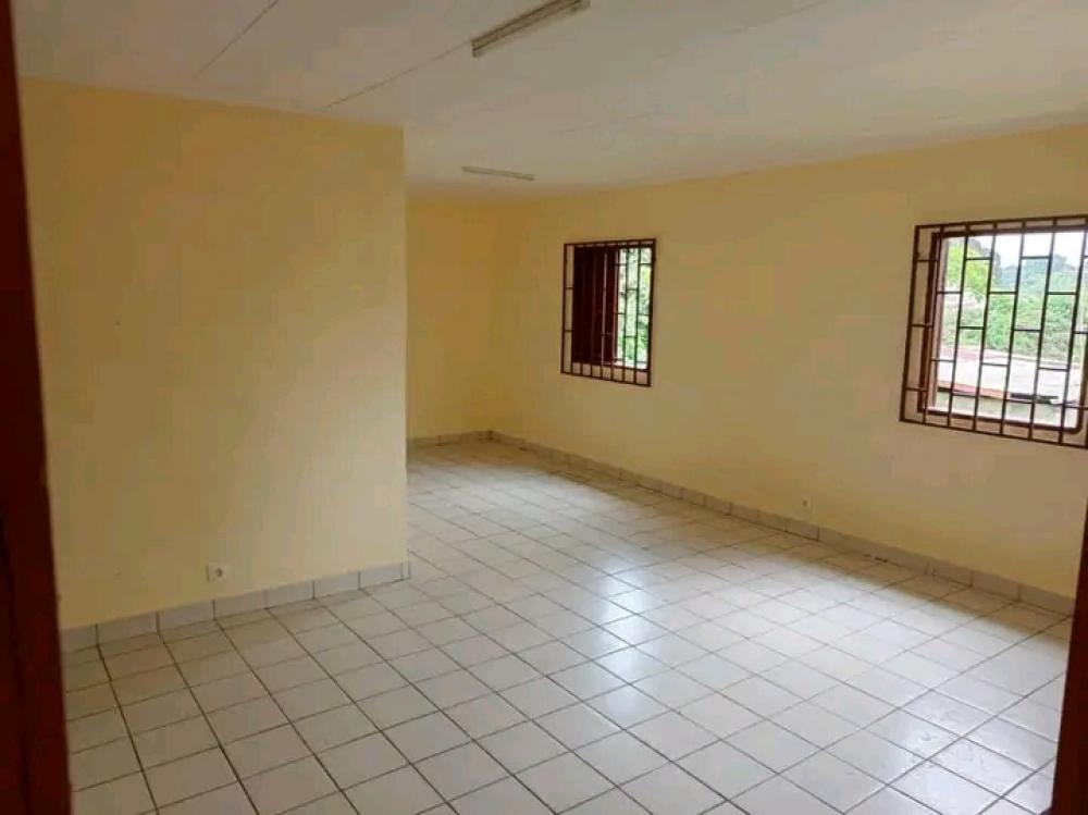 Maison 3 chambres à vendre à Libreville, Nzeng-Ayong. Prix: 22 000 000 FcfaPhoto Annonce Gabonhome 0
