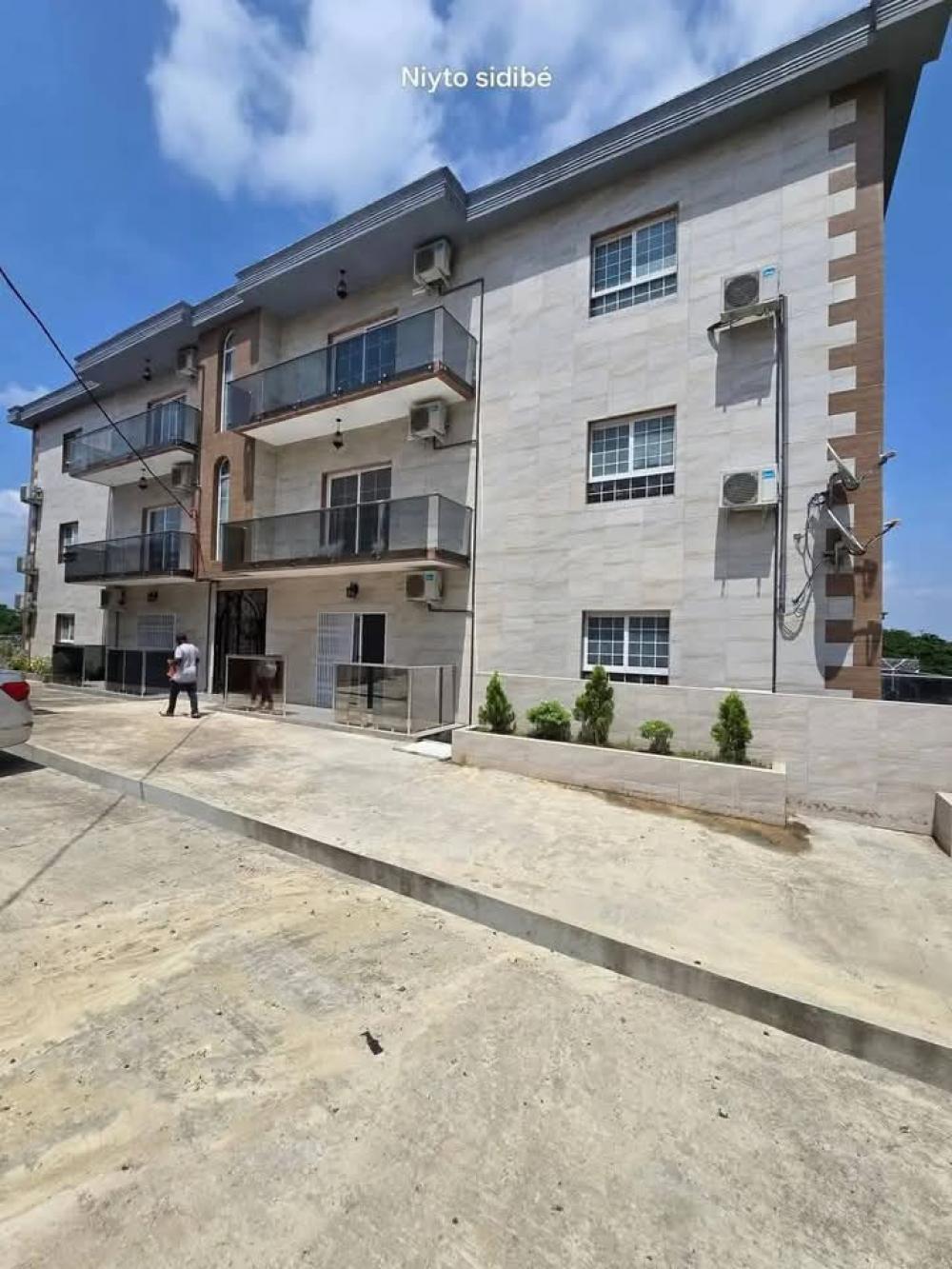 Appartement 2 chambres à louer à Akanda, Angondjé. Prix: 400 000 FcfaPhoto Annonce Gabonhome 0