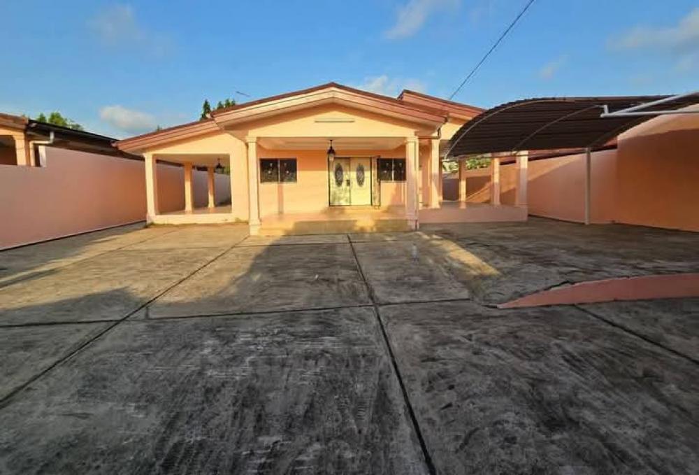 Villa 3 chambres à louer à Akanda, Angondjé. Prix: 1 000 000 FcfaPhoto Annonce Gabonhome 0