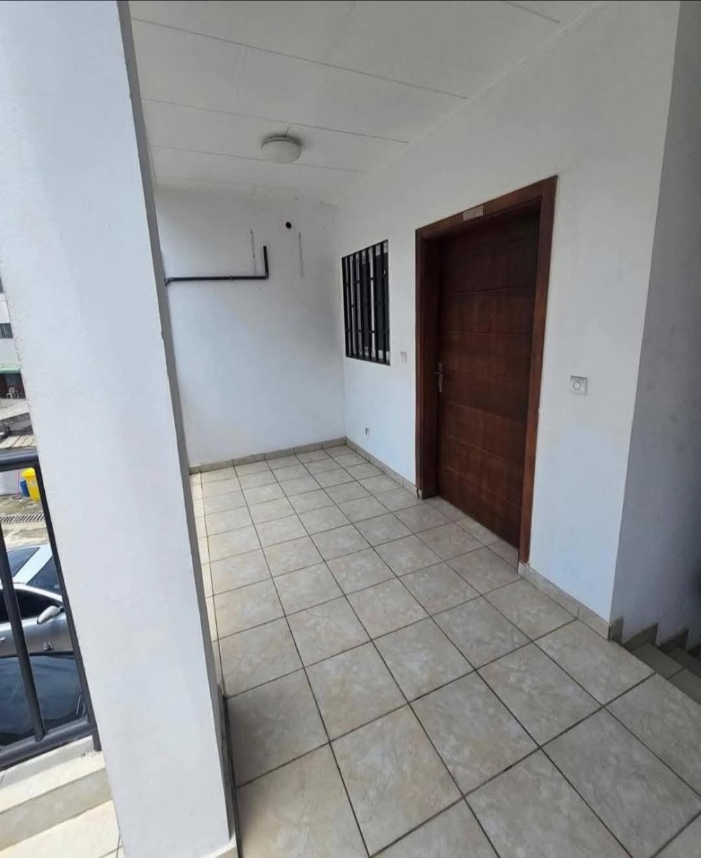 Appartement 3 chambres à louer à Libreville, Glass. Prix: 415 000 FcfaPhoto Annonce Gabonhome 0