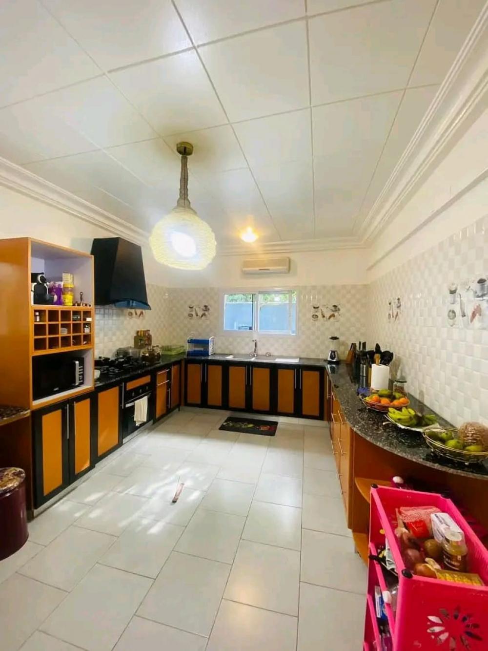 Immeuble 6 pièce(s) à vendre à Libreville, AngondjéPhoto Annonce Gabonhome 0