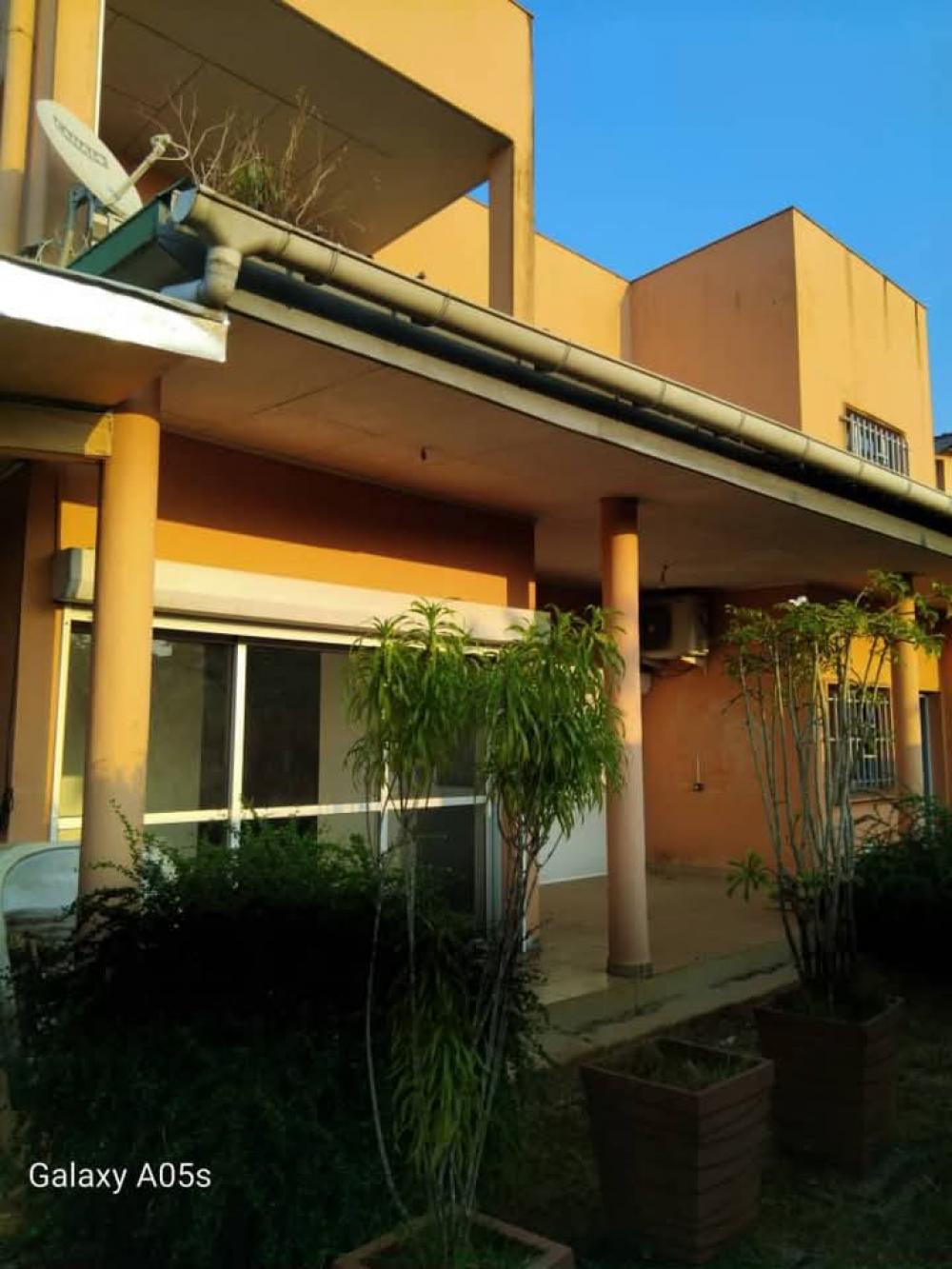 Duplex 3 chambres à louer à Libreville, Bas de gué-gué. Prix: 1 300 000 FcfaPhoto Annonce Gabonhome 0