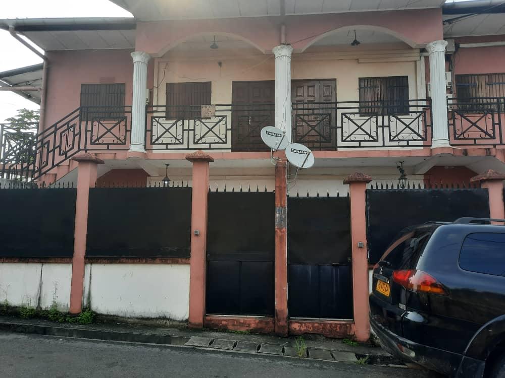 Appartement 2 chambres à vendre à Libreville, Nzeng-Ayong. Prix: 250 000 FcfaPhoto Annonce Gabonhome 0