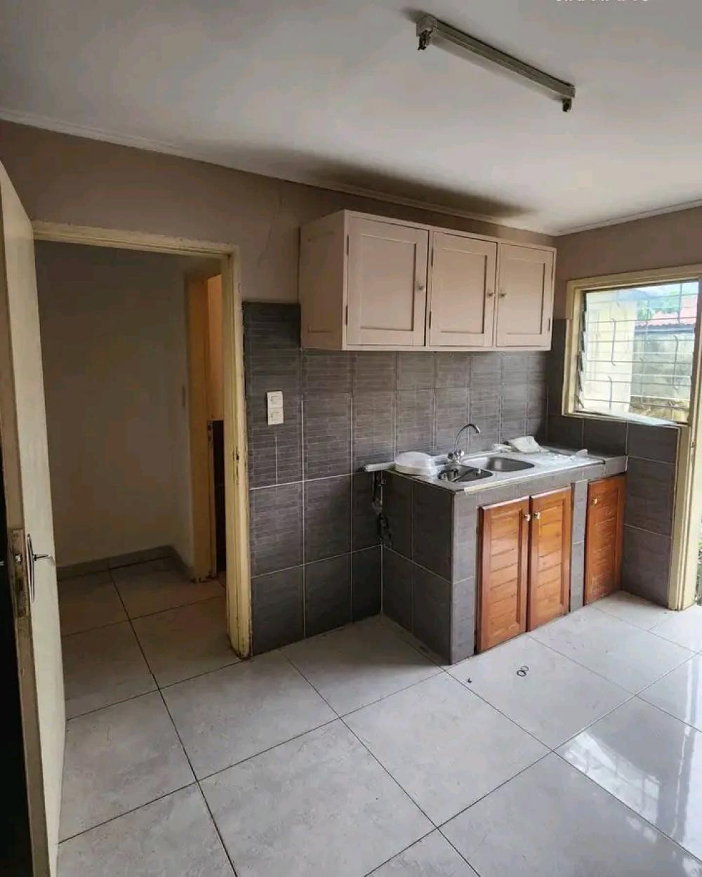 Villa 3 chambres à louer à Libreville, Nzeng-Ayong. Prix: 500 000 FcfaPhoto Annonce Gabonhome 0