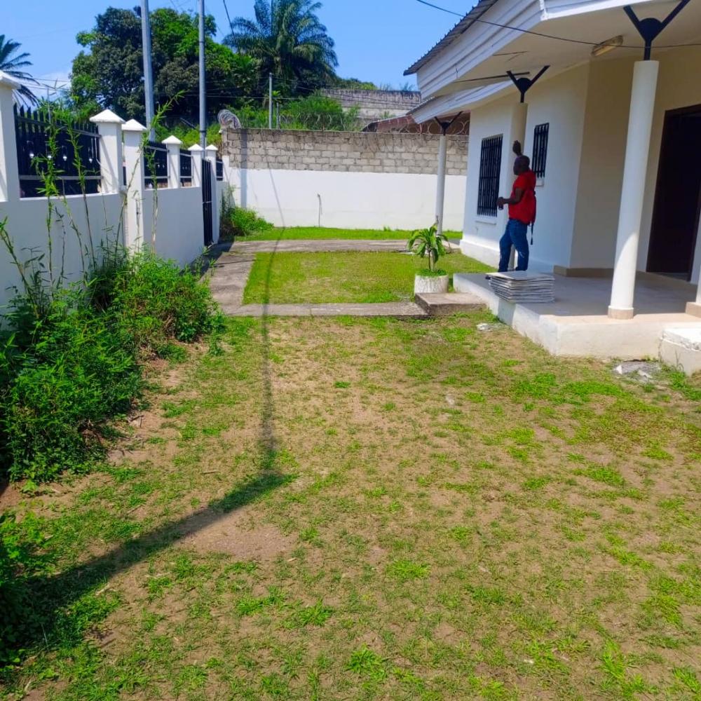Villa 3 chambres à louer à Libreville, Charbonnages. Prix: 600 000 FcfaPhoto Annonce Gabonhome 0