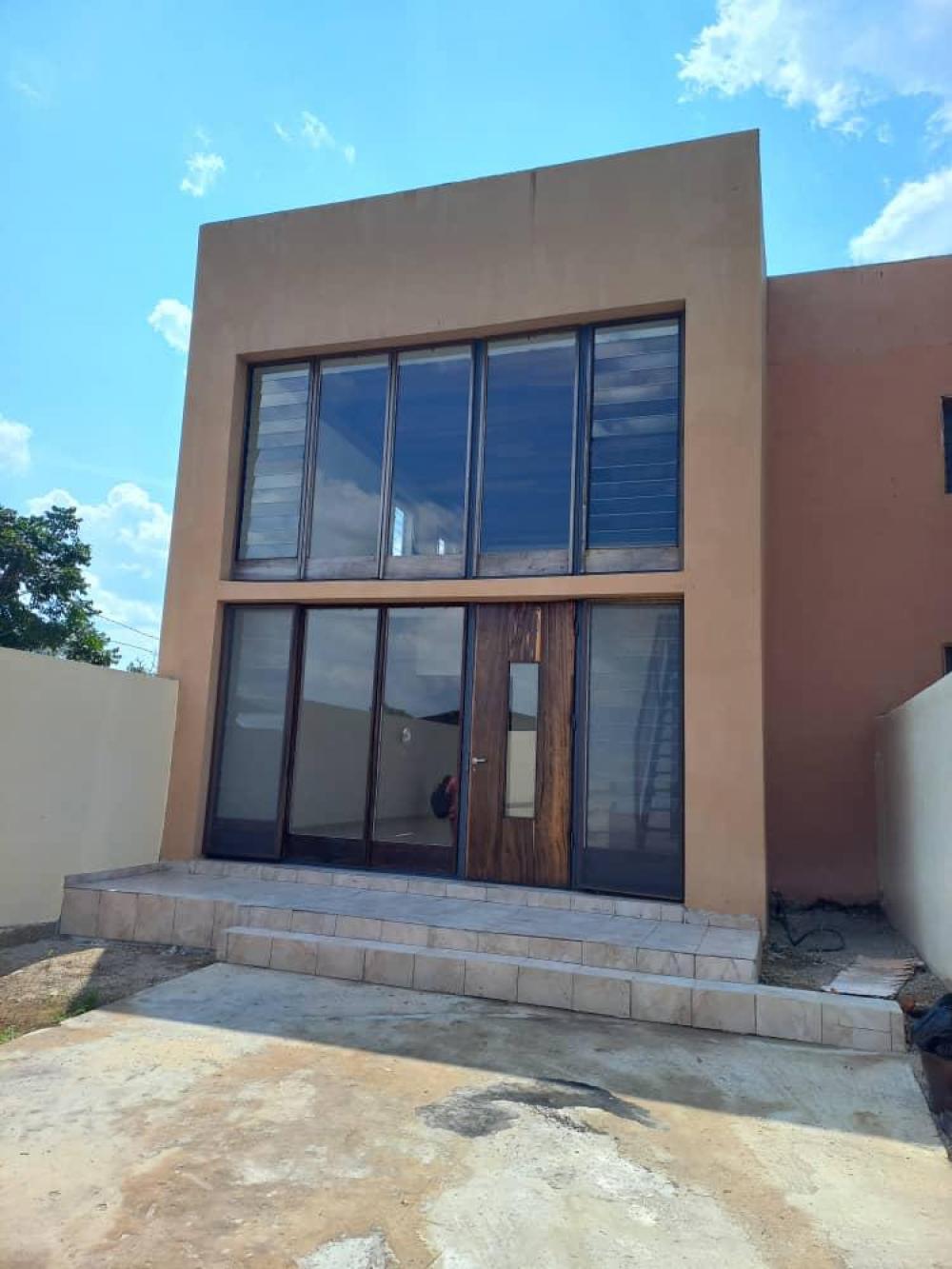 Maison 2 chambres à louer à Moanda, Belle-vue. Prix: 350 000 FcfaPhoto Annonce Gabonhome 0