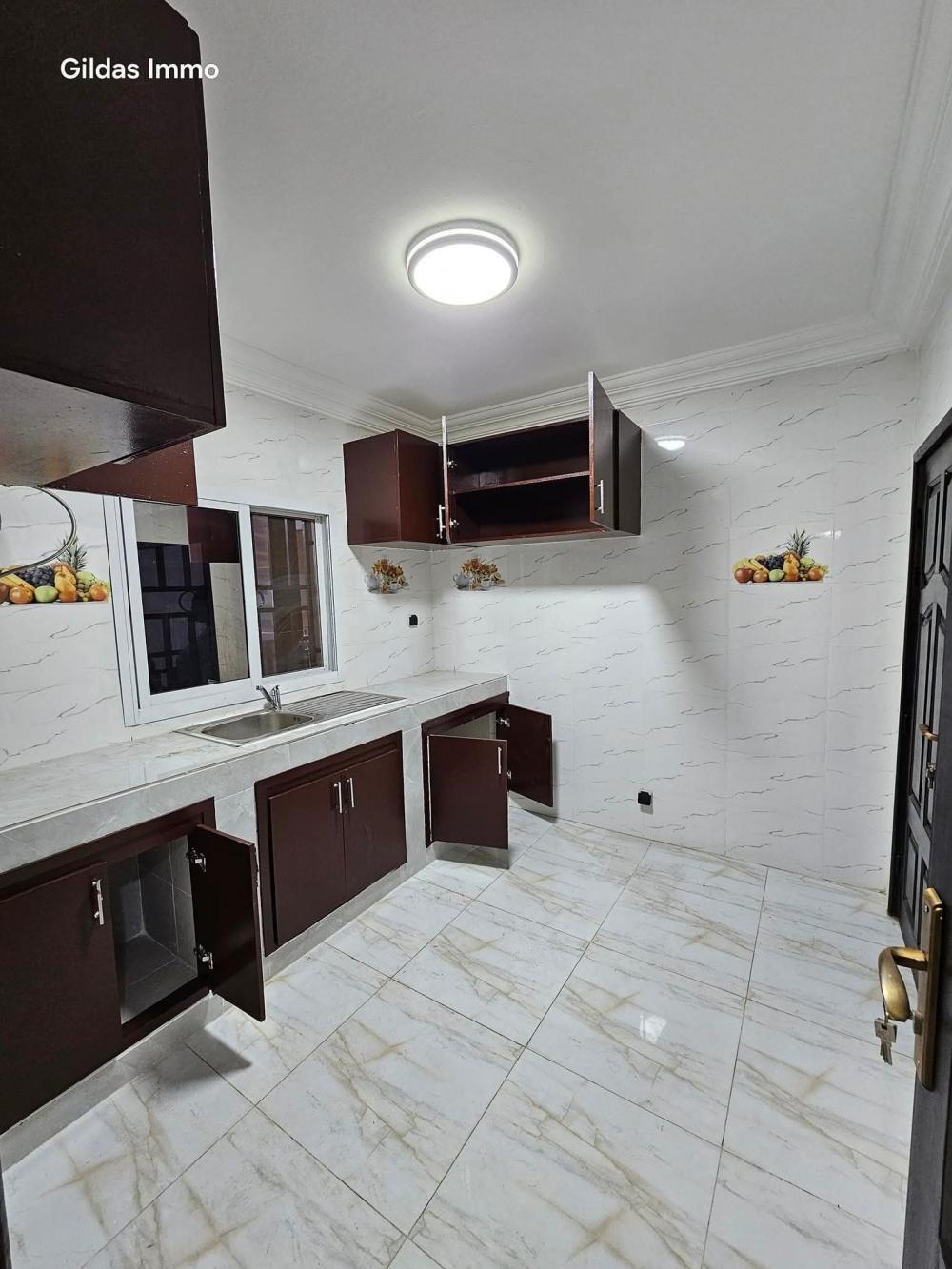 Appartement 2 chambres à louer à Libreville, Acaé. Prix: 450 000 FcfaPhoto Annonce Gabonhome 0