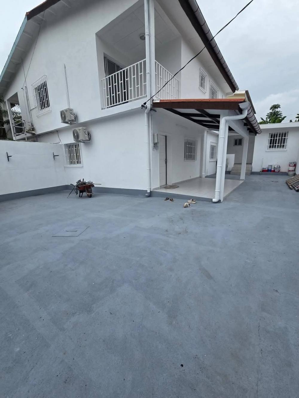 Duplex 2 chambres à louer à Libreville, Baterie IV. Prix: 1 500 000 FcfaPhoto Annonce Gabonhome 0