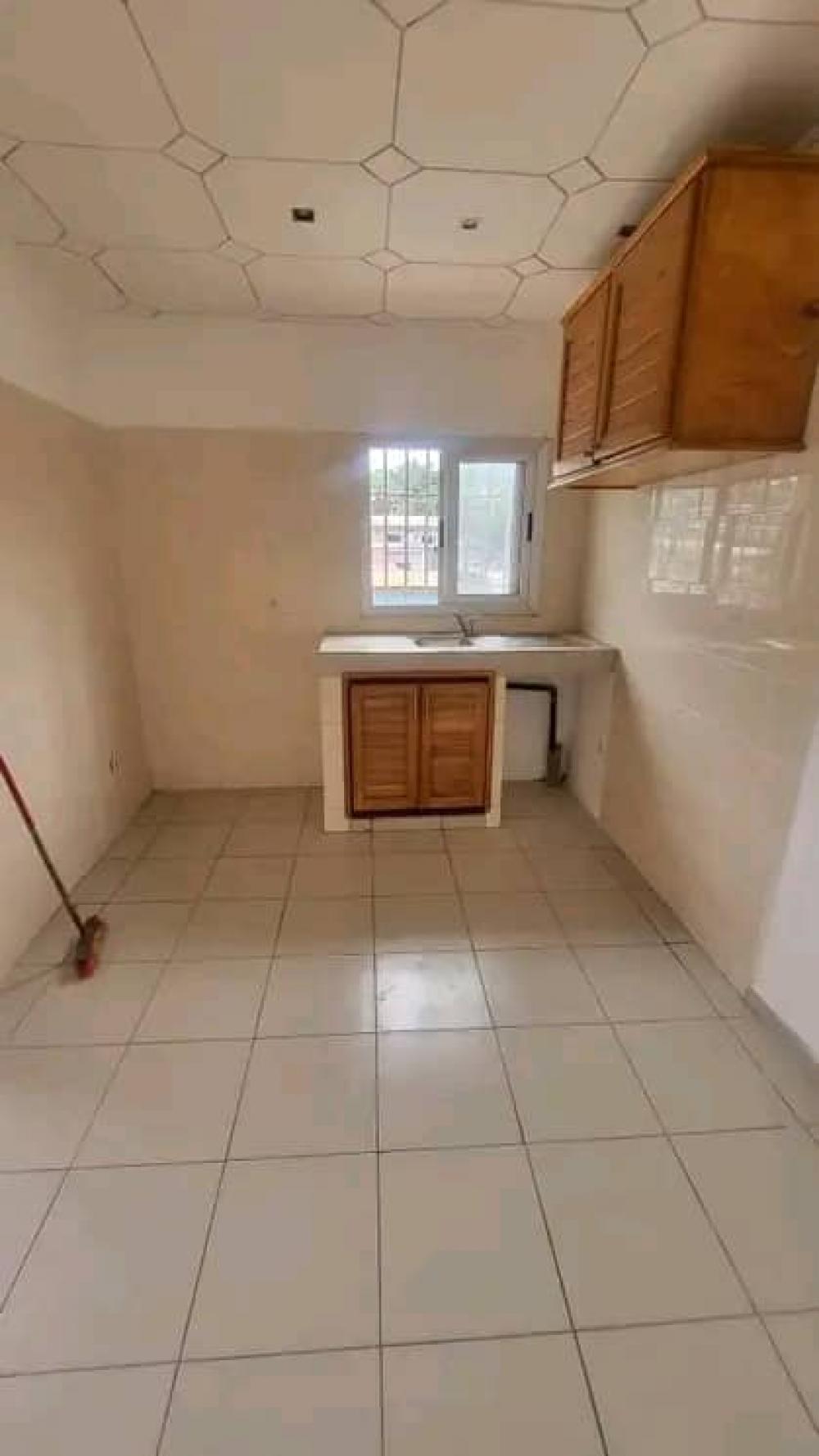 Studio  à louer à Libreville, Nzeng-Ayong. Prix: 160 000 FcfaPhoto Annonce Gabonhome 0
