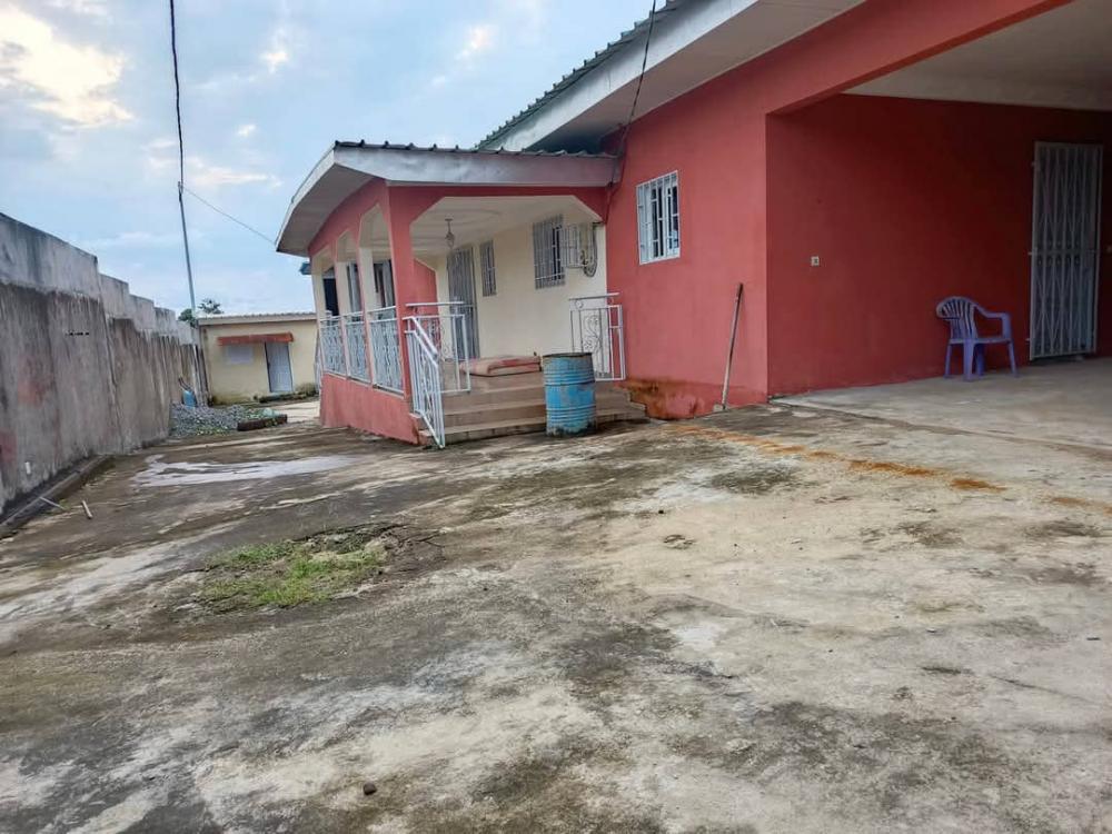 Villa 3 chambres à louer à Libreville, Angondjé. Prix: 45 000 FcfaPhoto Annonce Gabonhome 0
