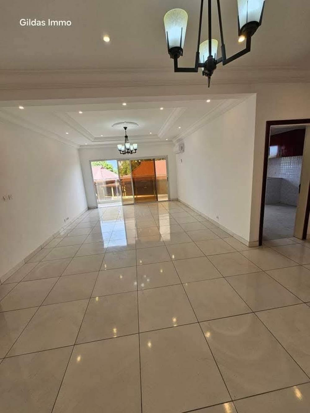 Appartement 2 chambres à louer à Libreville, Alibandeng. Prix: 450 000 FcfaPhoto Annonce Gabonhome 